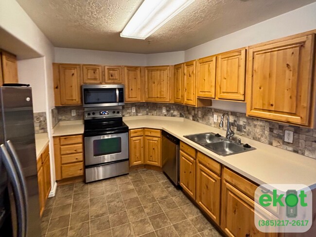 Building Photo - 8176 N Cedar Springs Rd