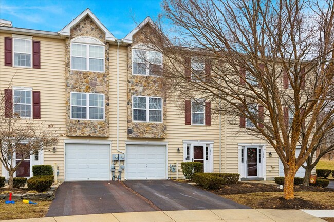 Primary Photo - 3B/2.5B Townhome in Prime Phoenixville Loc...