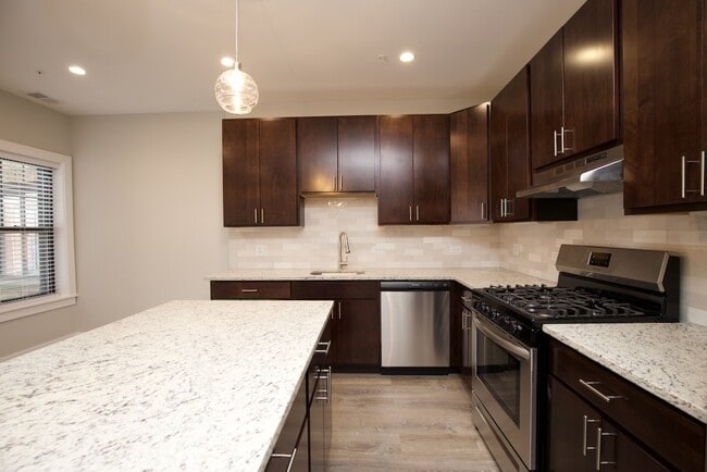 Building Photo - 1143 Maple Ave