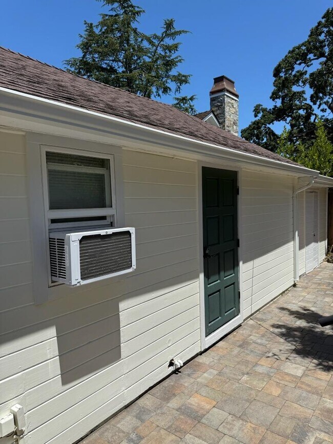 Building Photo - 1130 Edgewood Rd