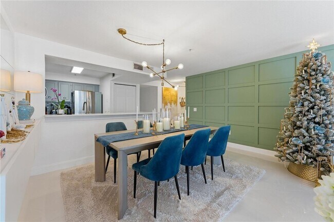 Building Photo - 13838 Fairway Island Dr