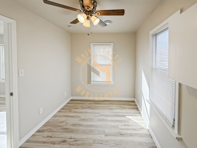 Building Photo - 2 Bed 1 Bath Single Family Home