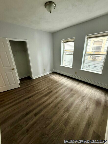 Building Photo - 122 Berkshire St