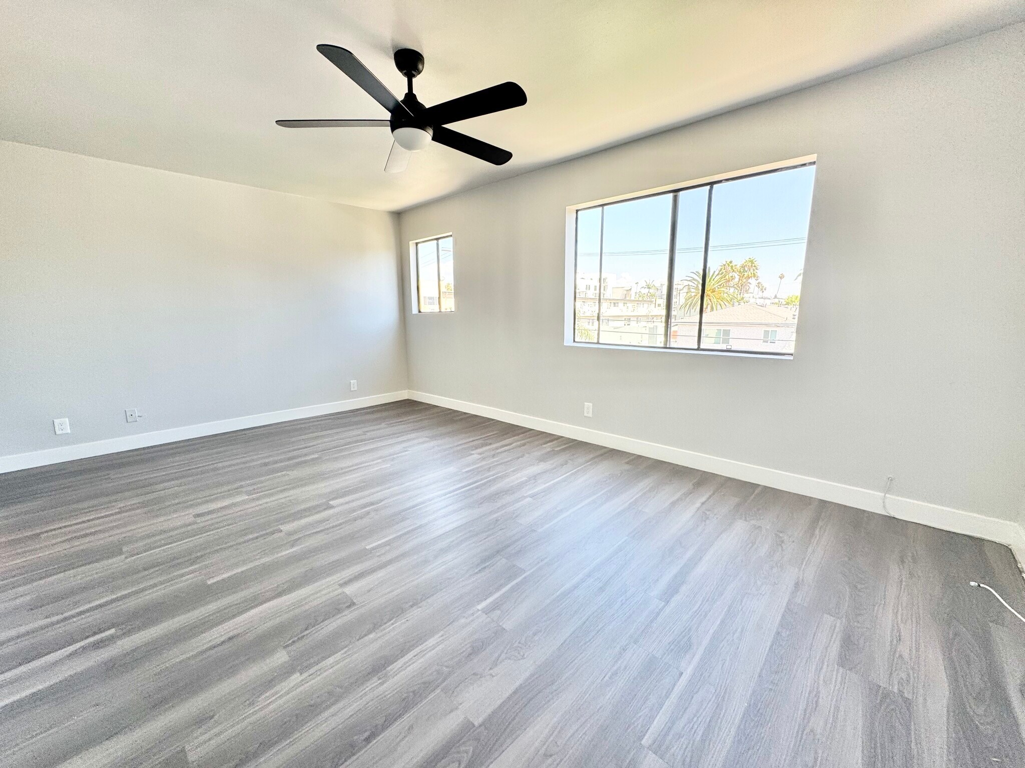 Building Photo - 619 N Kingsley Dr