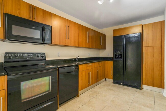 Building Photo - 3000 S Ocean Dr