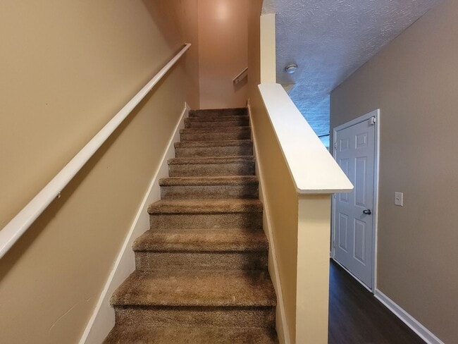 Building Photo - 2 Story-Townhome - 1 Car Garage - Gated Community - Camp Creek