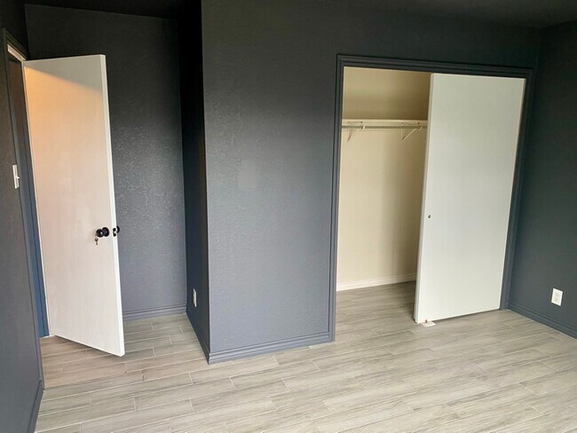 Building Photo - 14735 Bending Point