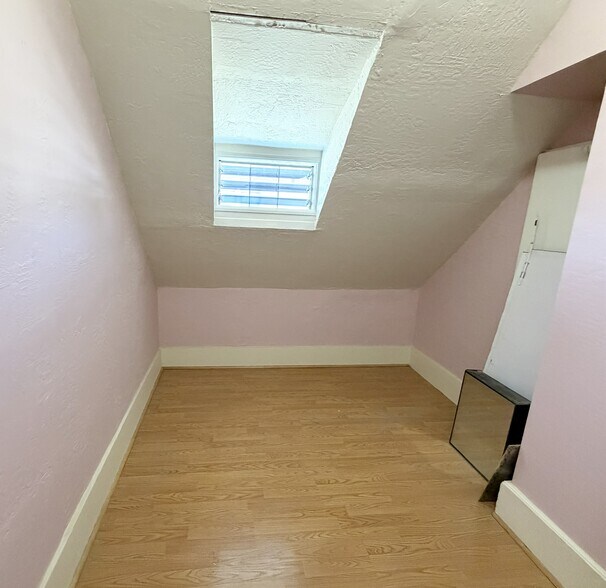 Top Level Office / Den - 2206 23rd Ave