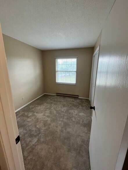 Building Photo - 2112 Melanie Ln