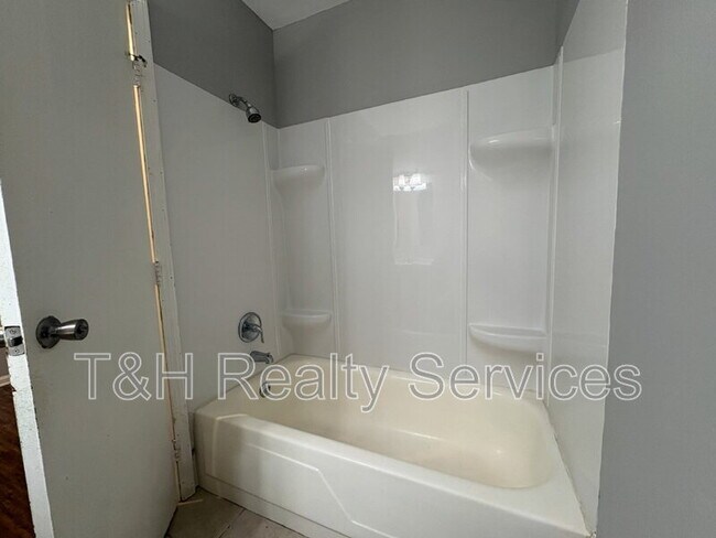 Building Photo - 10204 Catalina Dr