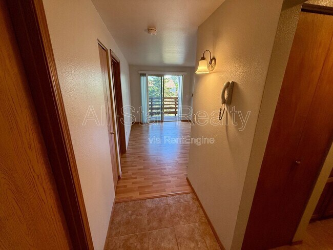 Building Photo - 9625 Independence Dr