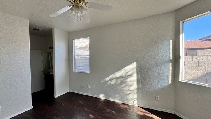 Building Photo - 1221 E Chambers St