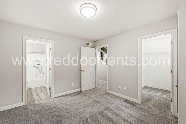 Building Photo - Stylish 2-Bed, 2.5-Bath Home in Prime Loca...