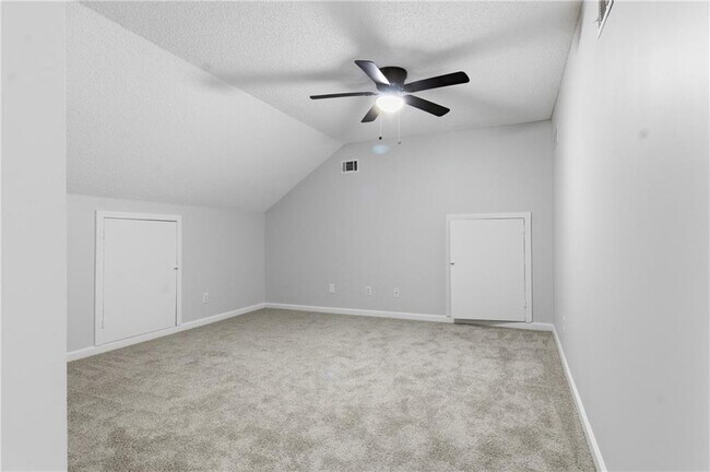 Building Photo - 2110 Meadow View Ct