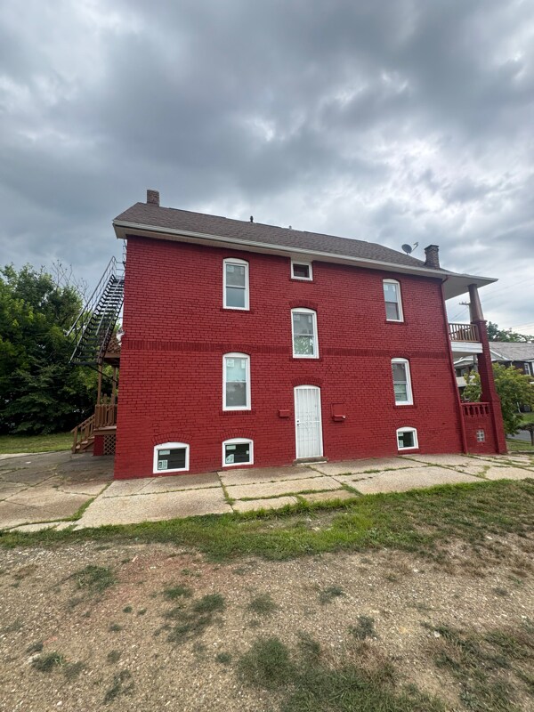Building Photo - 15353 Yorick Ave