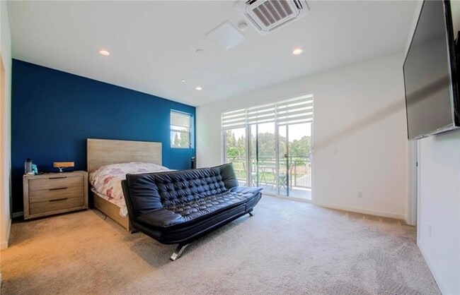 Building Photo - 430 W Central Ave