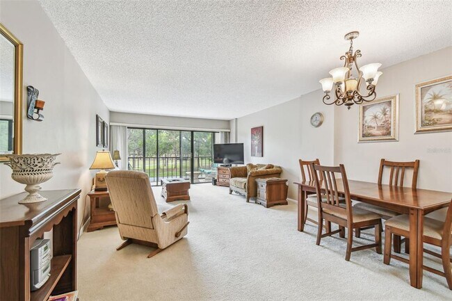 Building Photo - 2700 Cove Cay Dr