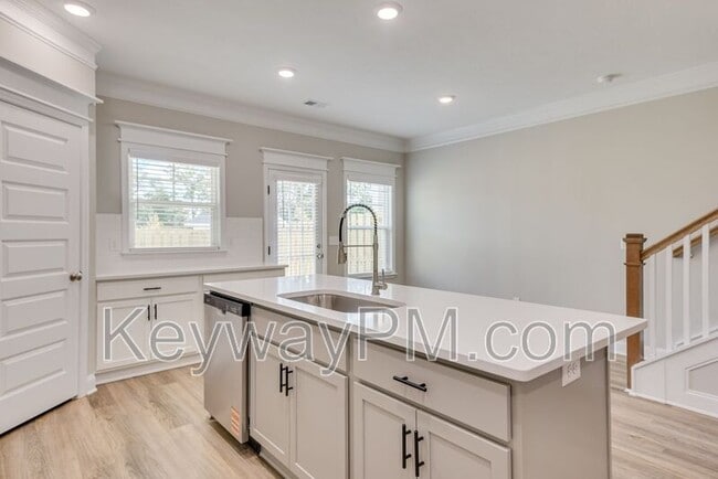 Building Photo - 2028 Denmark Ave SE