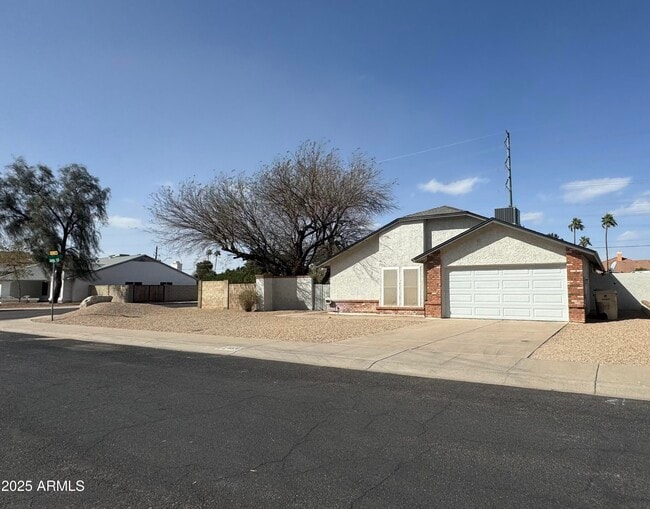 Building Photo - 6320 W Shaw Butte Dr