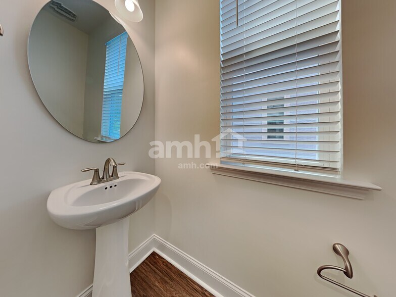 Building Photo - 1821 Produce Ln