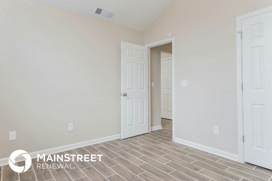 Building Photo - 312 Harris Ave