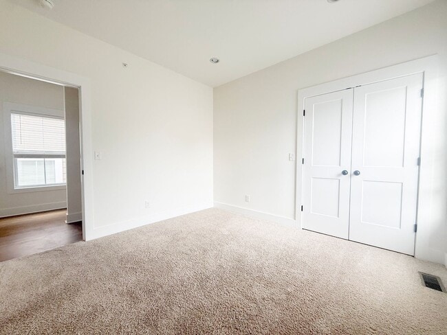 Building Photo - Spacious 4-Bedroom Townhome on Allison Way with Pool Access Near TTU