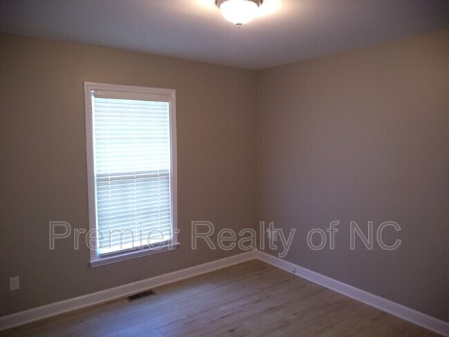 Building Photo - 156 Charleston Ridge Dr