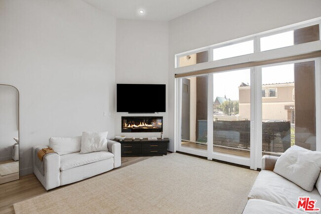 Building Photo - 118 S Kenwood St