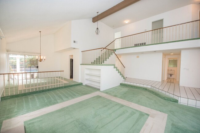 Building Photo - Rose Hills