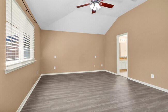 Building Photo - 10822 Oak Acres Dr