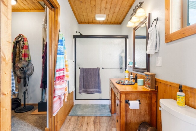 Building Photo - Spacious 4-Bedroom Home in the Heart of Sh...