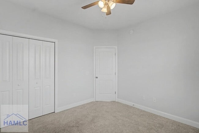 Building Photo - 20 Fuller Wy NE