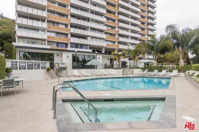 Building Photo - 8787 Shoreham Dr