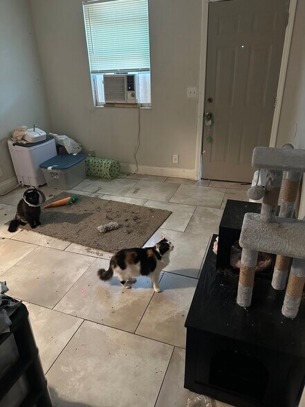 Building Photo - 1245 W 30th St