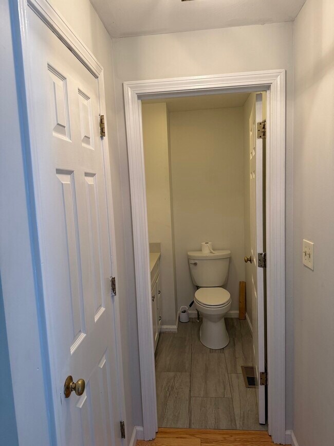 Building Photo - 4 Country Hollow Ln