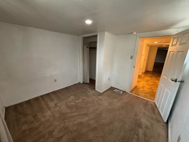 Building Photo - 1110 E 200 S