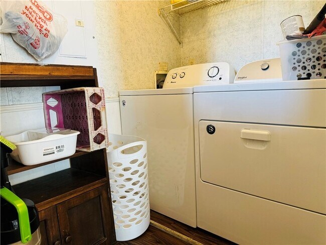 Building Photo - 5389 Riverview Dr