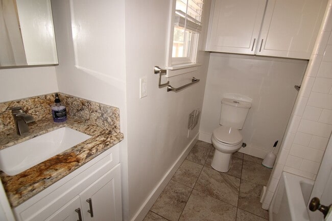 Building Photo - Custom one bedroom with large living room and much more!