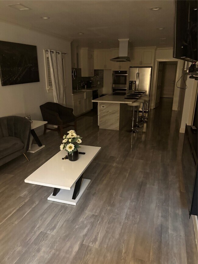 Building Photo - 3021 Gray St