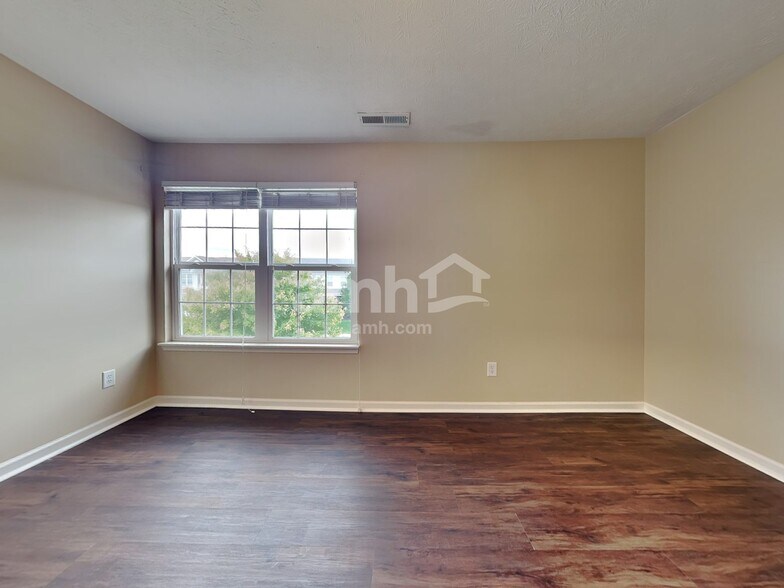 Building Photo - 9711 Brooks Dr