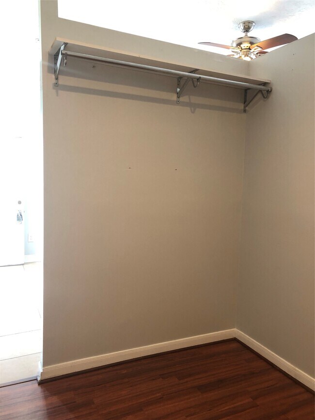 Building Photo - 543 W 27th St