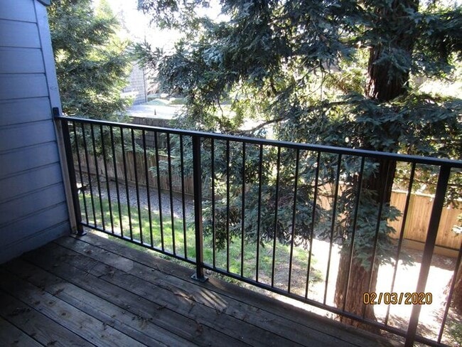 Building Photo - Spacious 2 Bedroom Condo with Garage — Min...