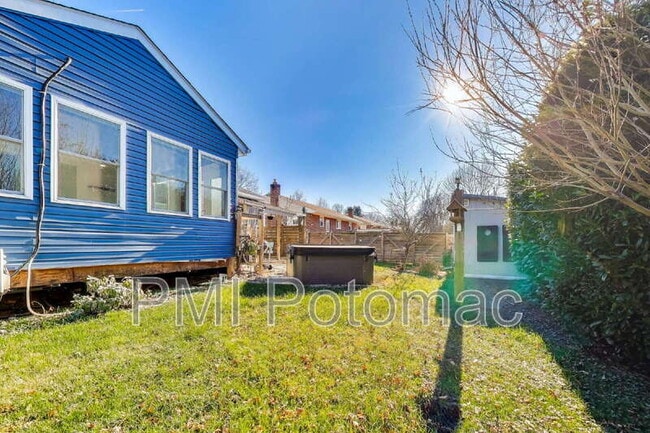 Building Photo - 1915 Henry Rd