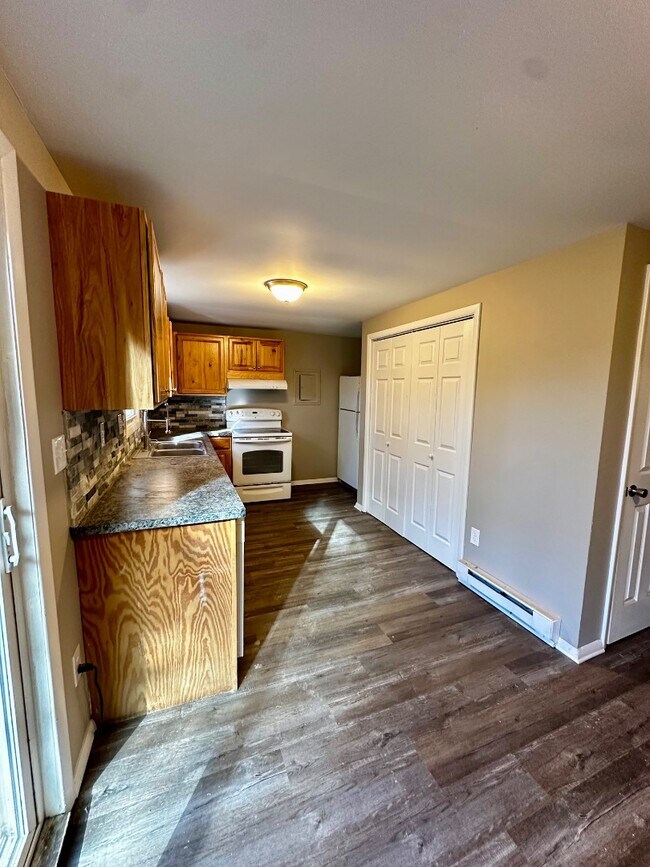 Building Photo - 101 Mohawk Trail