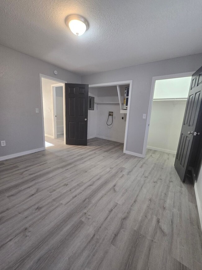 Building Photo - 1 Bedroom 1 Bathroom Apartment!