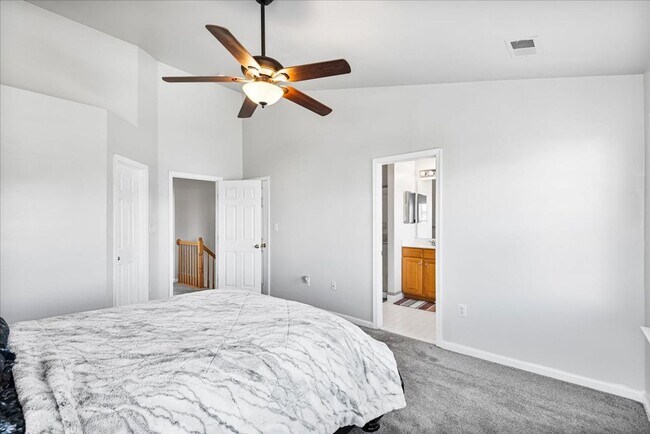 Building Photo - Close to I-95 and Downtown Fredericksburg
