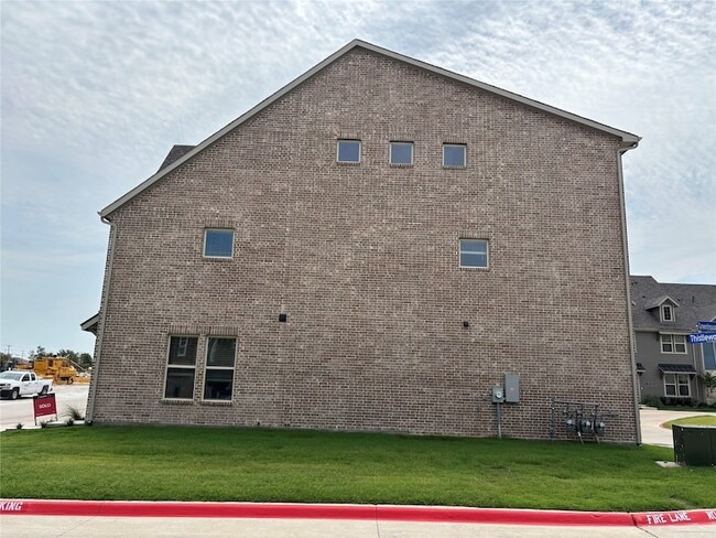 Building Photo - 388 Greenhouse Dr