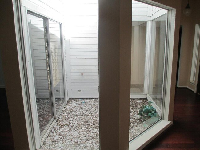 Building Photo - 16022 Sierra Vista Dr