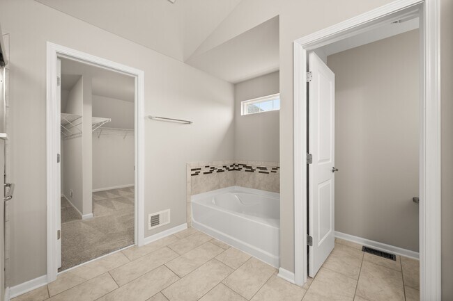 Building Photo - 406 Mary Ann Cir