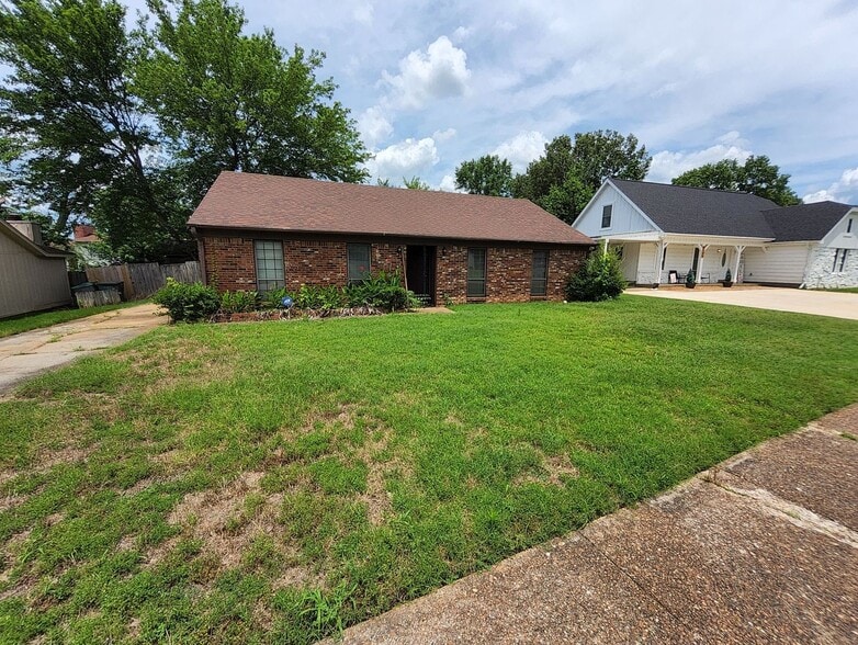 Building Photo - 6100 Gascony Dr